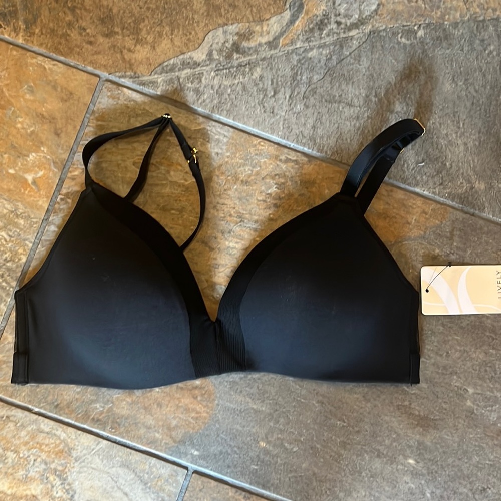 Wear Lively All day Deep-V no wire bra